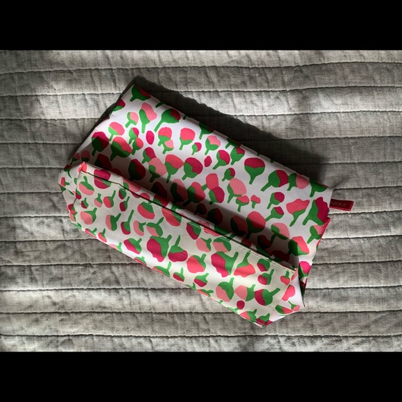 Clinique makeup bag with roses NWOT - Picture 2 of 3